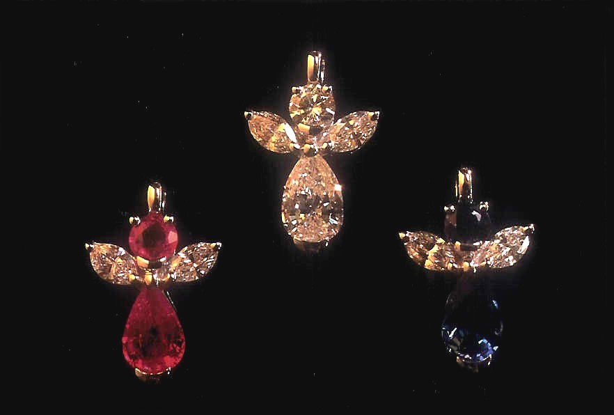 gold ear rings.jpg (47237 bytes)